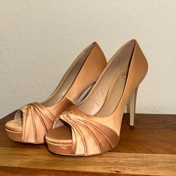 Lucho Satin Platform Heels - Picture 5 of 6
